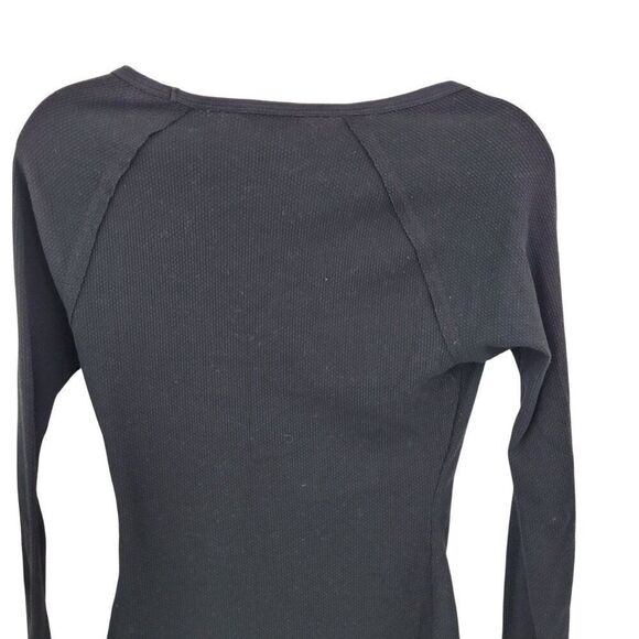 Y2K‎ Guess Black Long-Sleeve Thermal Knit Top Womens Sz M Gold Rhinestone Logo - Picture 11 of 12
